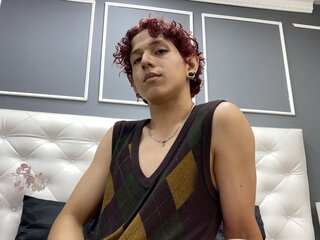 AdrianTayner live amateur