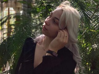 LeoniValiko shows camshow