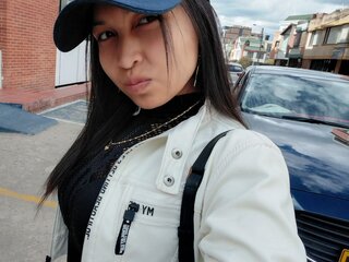 YizzyVaris camshow photos